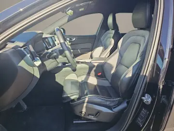 XC60 B5 B AWD Plus Dark  NAVI LED ACC LICHT