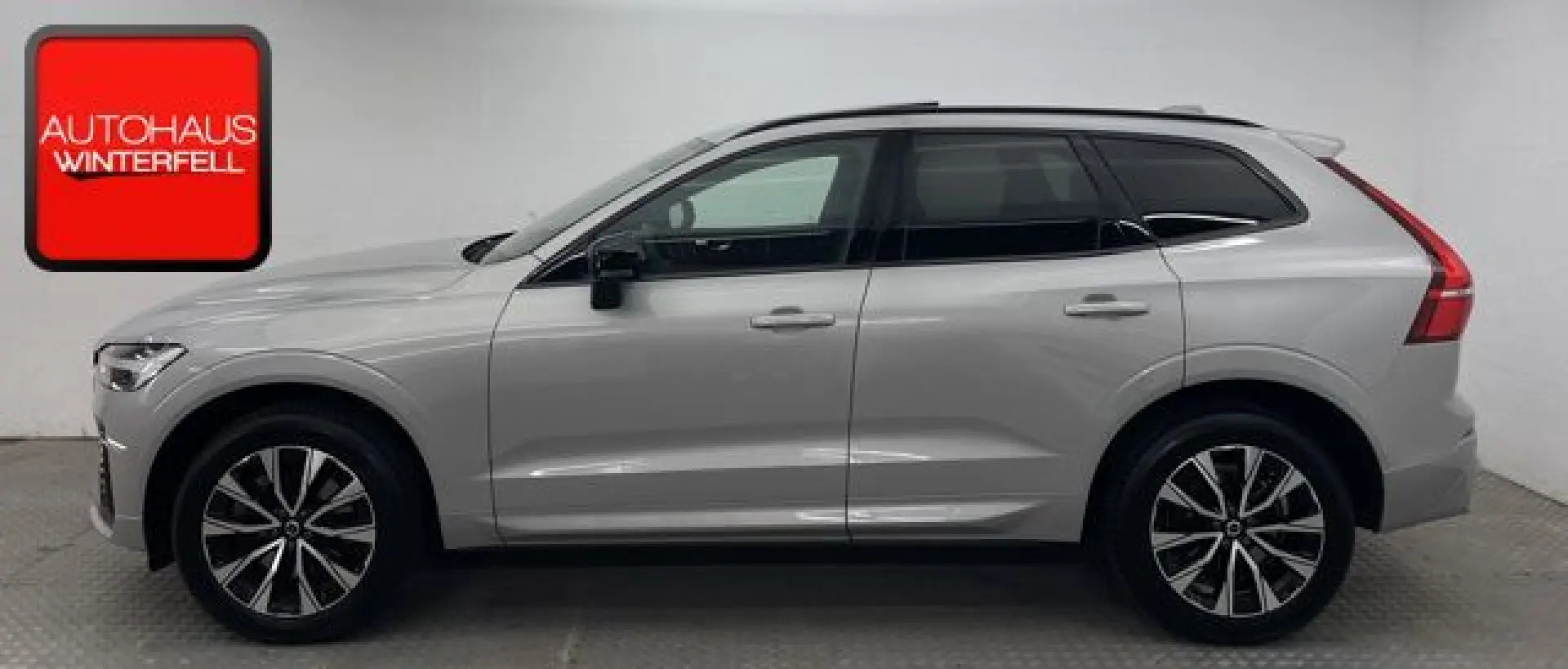 XC60 B4 AWD PLUS DARK PANO+AHK+MEMORY+H&K+LED+