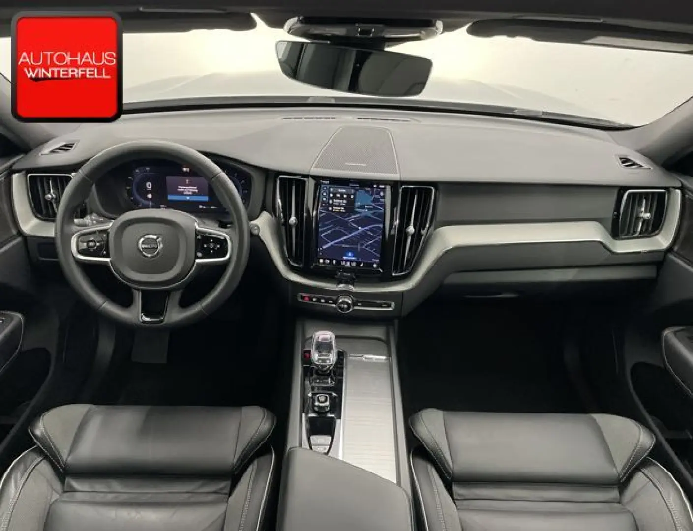XC60 B4 AWD PLUS DARK PANO+AHK+MEMORY+H&K+LED+