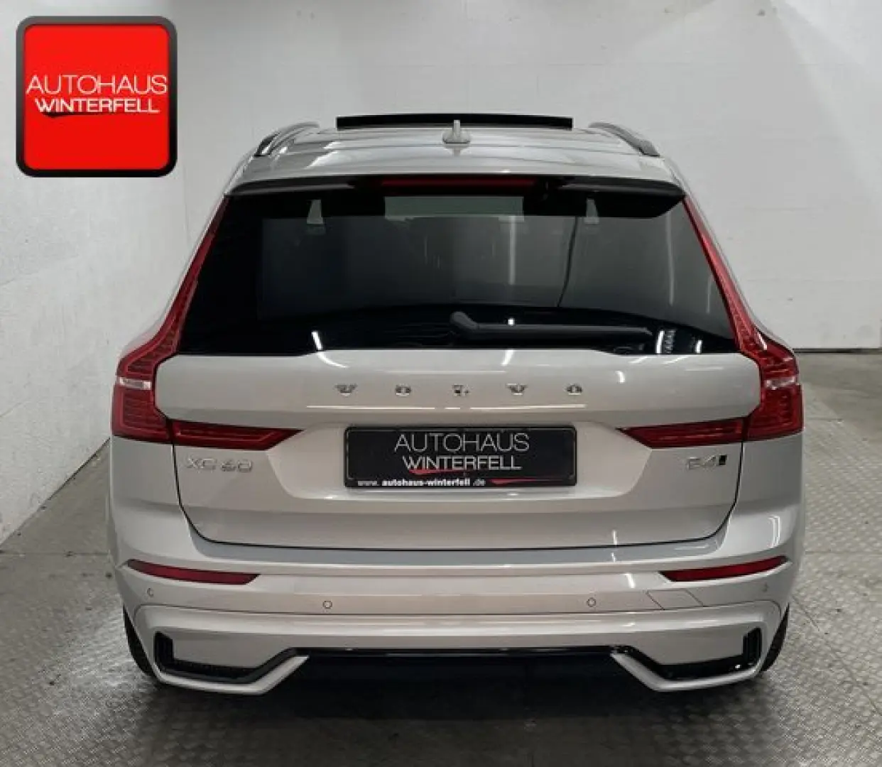 XC60 B4 AWD PLUS DARK PANO+AHK+MEMORY+H&K+LED+