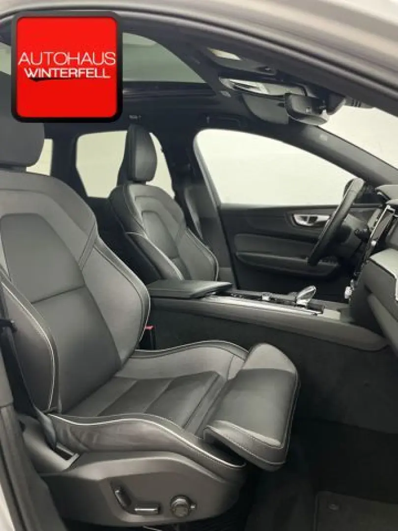 XC60 B4 AWD PLUS DARK PANO+AHK+MEMORY+H&K+LED+