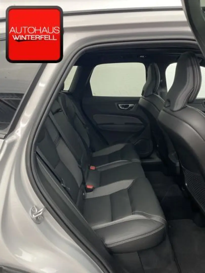 XC60 B4 AWD PLUS DARK PANO+AHK+MEMORY+H&K+LED+