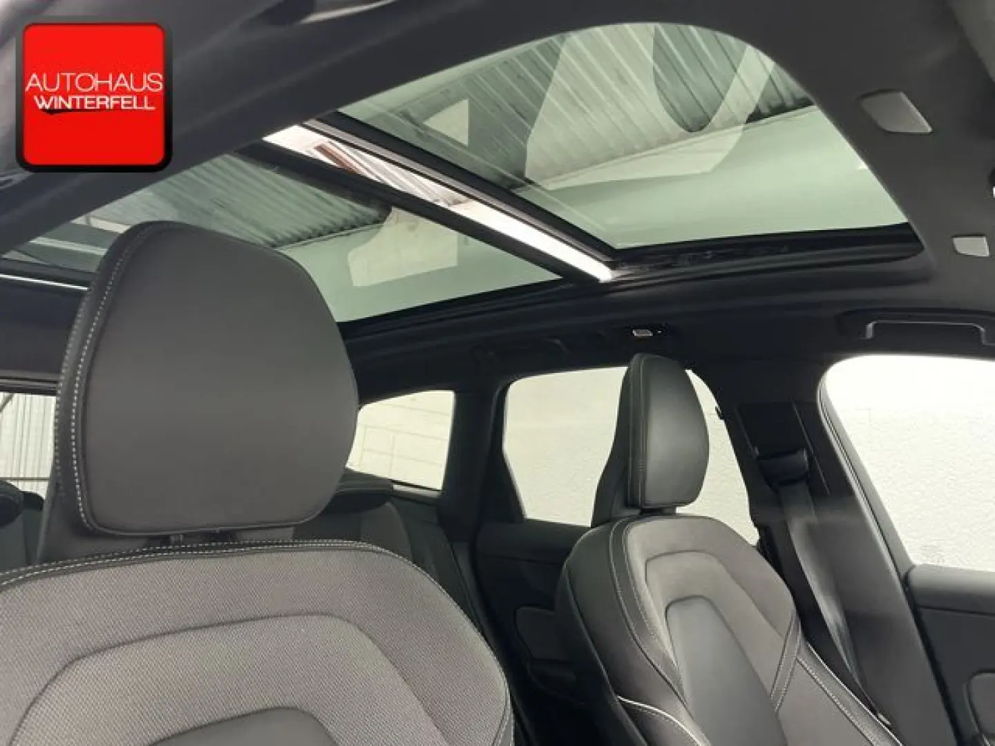 XC60 B4 AWD PLUS DARK PANO+AHK+MEMORY+H&K+LED+