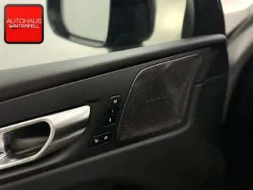 XC60 B4 AWD PLUS DARK PANO+AHK+MEMORY+H&K+LED+
