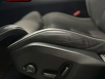 XC60 B4 AWD PLUS DARK PANO+AHK+MEMORY+H&K+LED+