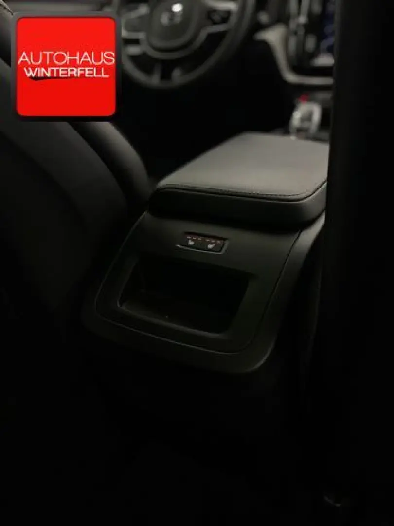 XC60 B4 AWD PLUS DARK PANO+AHK+MEMORY+H&K+LED+