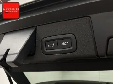 XC60 B4 AWD PLUS DARK PANO+AHK+MEMORY+H&K+LED+