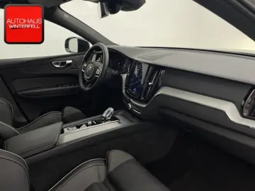 XC60 B4 AWD PLUS DARK PANO+AHK+MEMORY+H&K+LED+