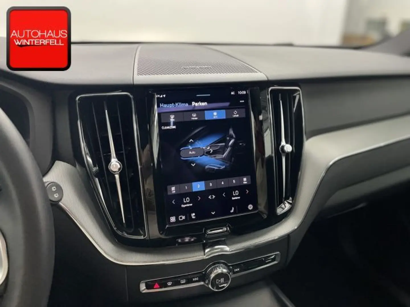XC60 B4 AWD PLUS DARK PANO+AHK+MEMORY+H&K+LED+