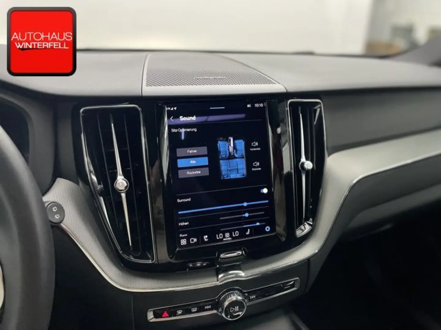 XC60 B4 AWD PLUS DARK PANO+AHK+MEMORY+H&K+LED+