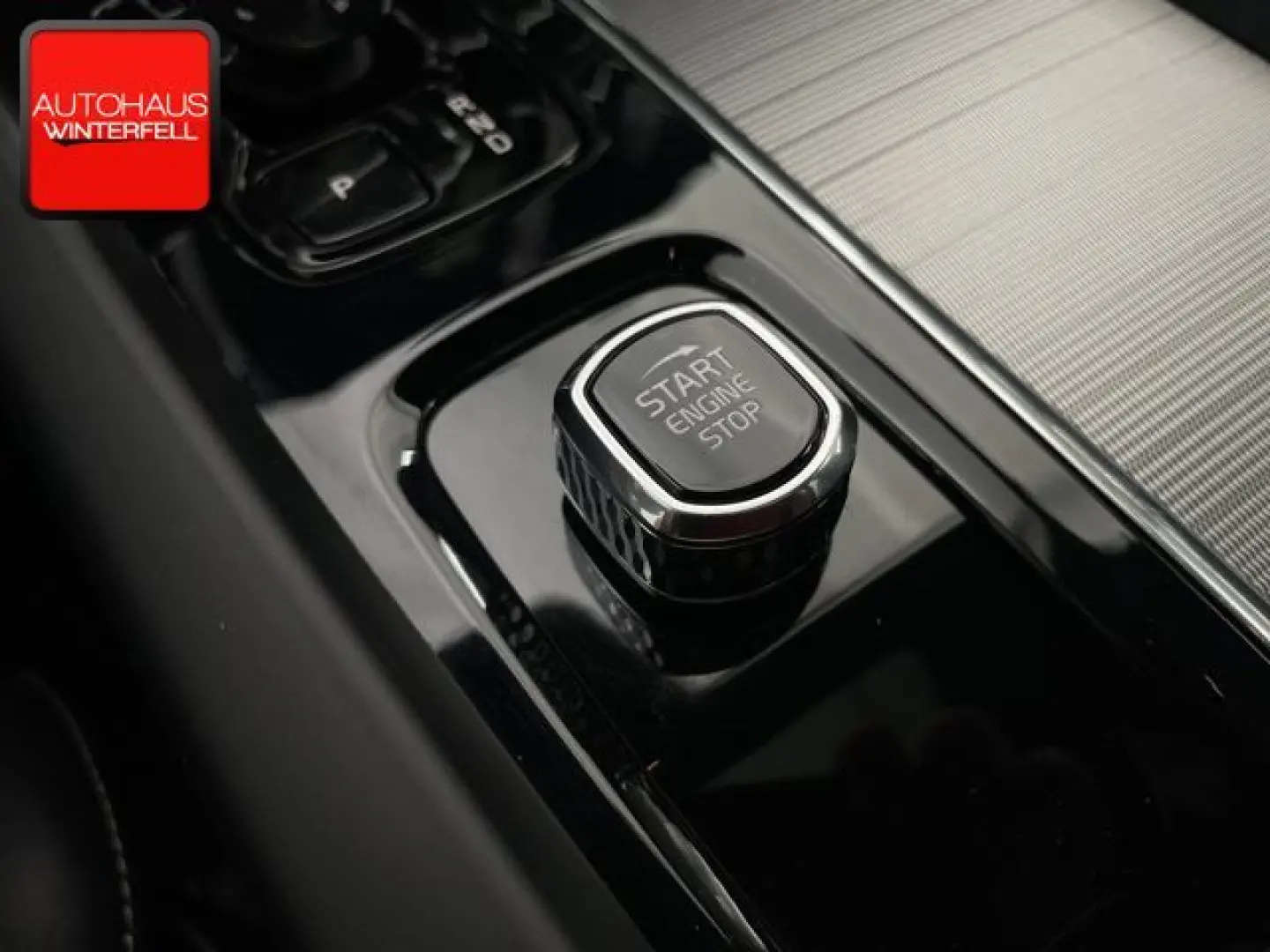XC60 B4 AWD PLUS DARK PANO+AHK+MEMORY+H&K+LED+