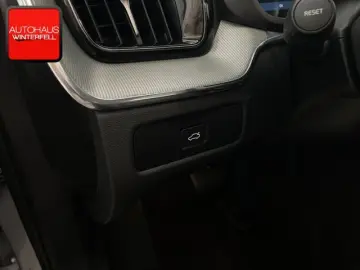 XC60 B4 AWD PLUS DARK PANO+AHK+MEMORY+H&K+LED+