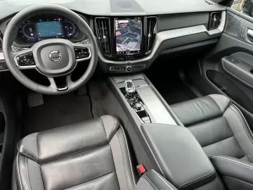 XC60 B4 D AWD Plus Dark NAV+LED+PANORAMA+AHK+H&K