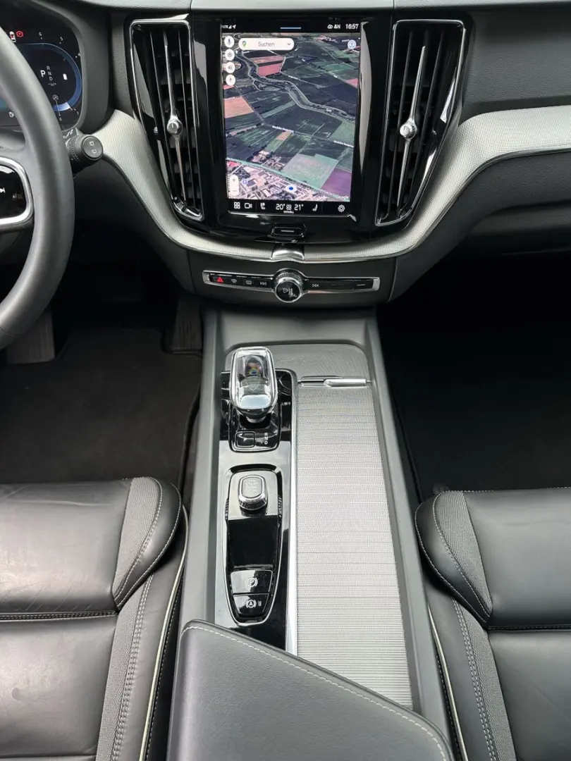 XC60 B4 D AWD Plus Dark NAV+LED+PANORAMA+AHK+H&K