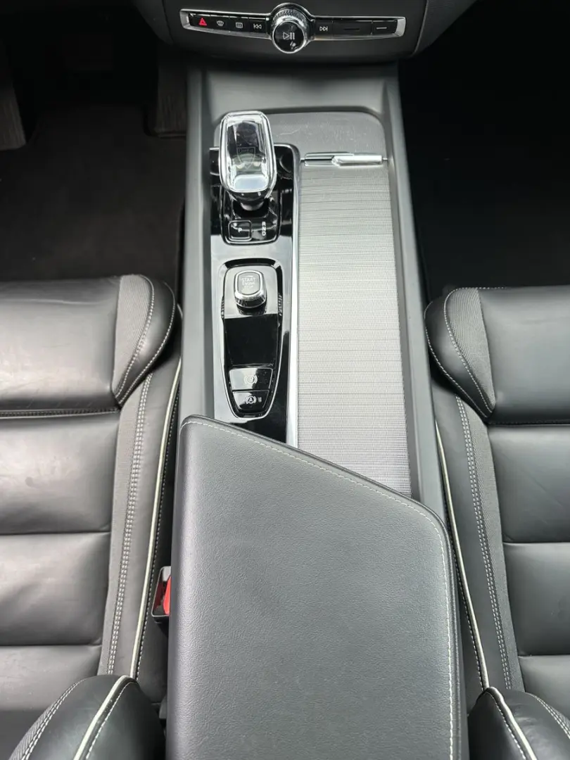 XC60 B4 D AWD Plus Dark NAV+LED+PANORAMA+AHK+H&K