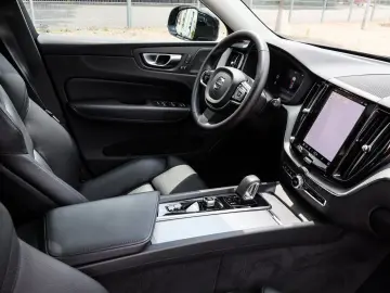 XC60 B4 Diesel AWD Plus Dark Aut. Navi*PDC*LED