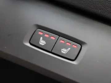 XC60 B4 Diesel AWD Plus Dark Aut. Navi*PDC*LED