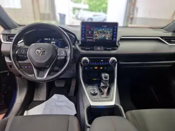 RAV4 Plug-in Hybrid 4x4 + Technik Paket