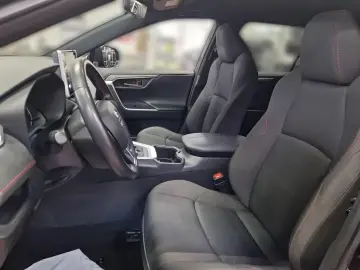 RAV4 Plug-in Hybrid 4x4 + Technik Paket