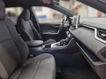 RAV4 Plug-in Hybrid 4x4 + Technik Paket
