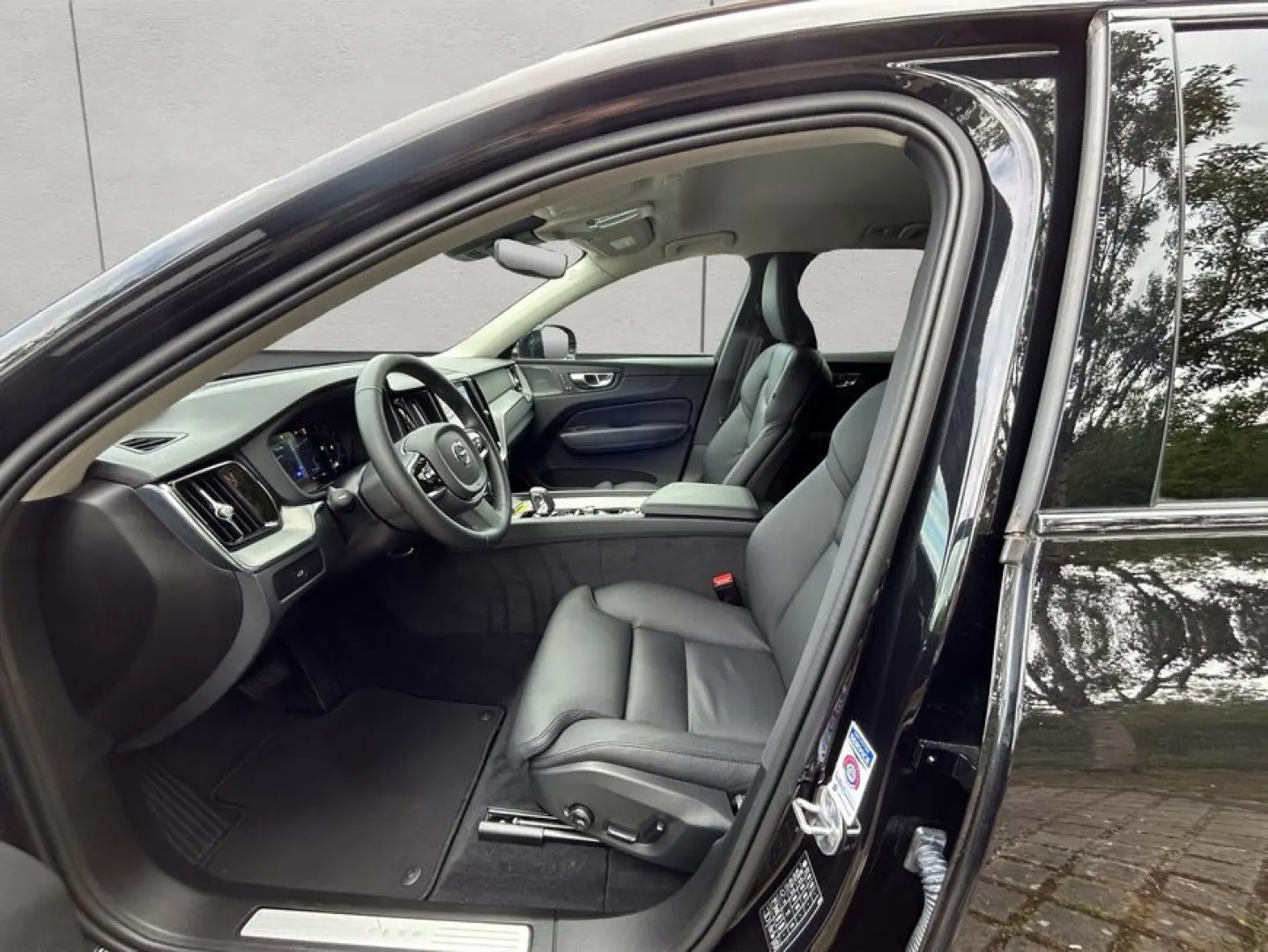 XC60 B4 D AWD Plus Dark LED, Navi