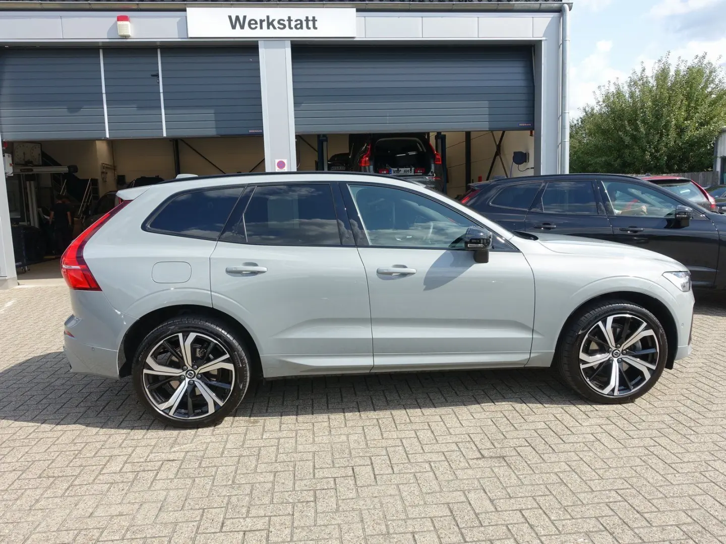 XC60 B4 AWD Plus Dark/AHK/360°Cam/Pano./Lenkrhz.