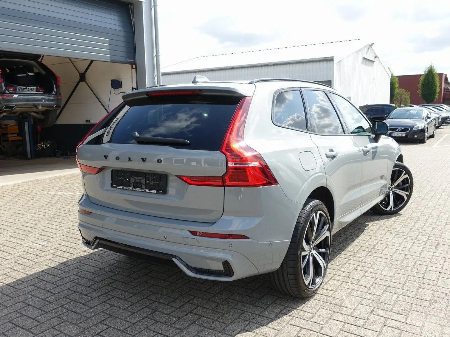 XC60 B4 AWD Plus Dark/AHK/360°Cam/Pano./Lenkrhz.