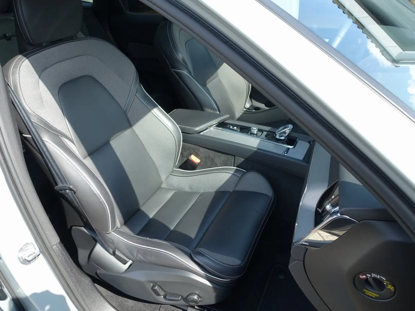 XC60 B4 AWD Plus Dark/AHK/360°Cam/Pano./Lenkrhz.