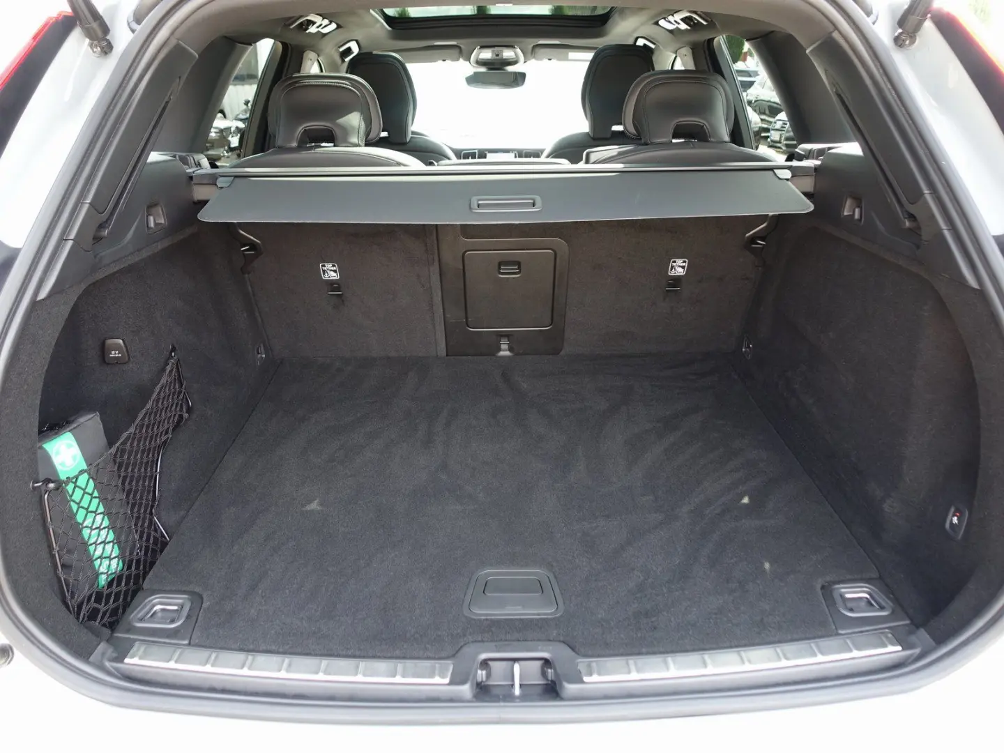 XC60 B4 AWD Plus Dark/AHK/360°Cam/Pano./Lenkrhz.