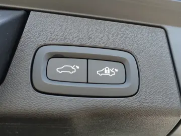 XC60 B4 AWD Plus Dark/AHK/360°Cam/Pano./Lenkrhz.