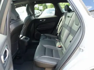 XC60 B4 AWD Plus Dark/AHK/360°Cam/Pano./Lenkrhz.