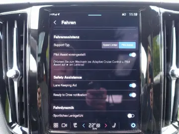 XC60 B4 AWD Plus Dark/AHK/360°Cam/Pano./Lenkrhz.