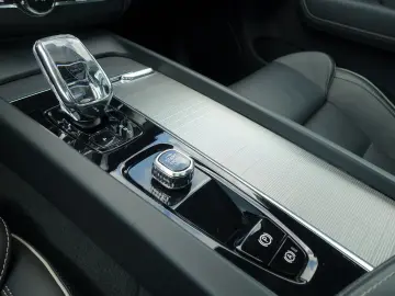 XC60 B4 AWD Plus Dark/AHK/360°Cam/Pano./Lenkrhz.