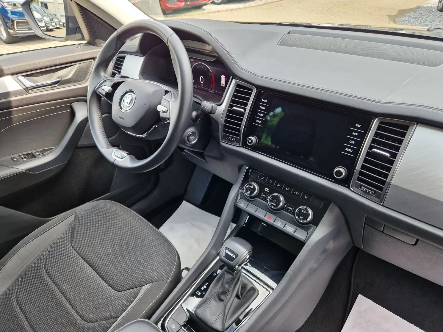Kodiaq Ambition 1.5TSI AHK+Car play+LED