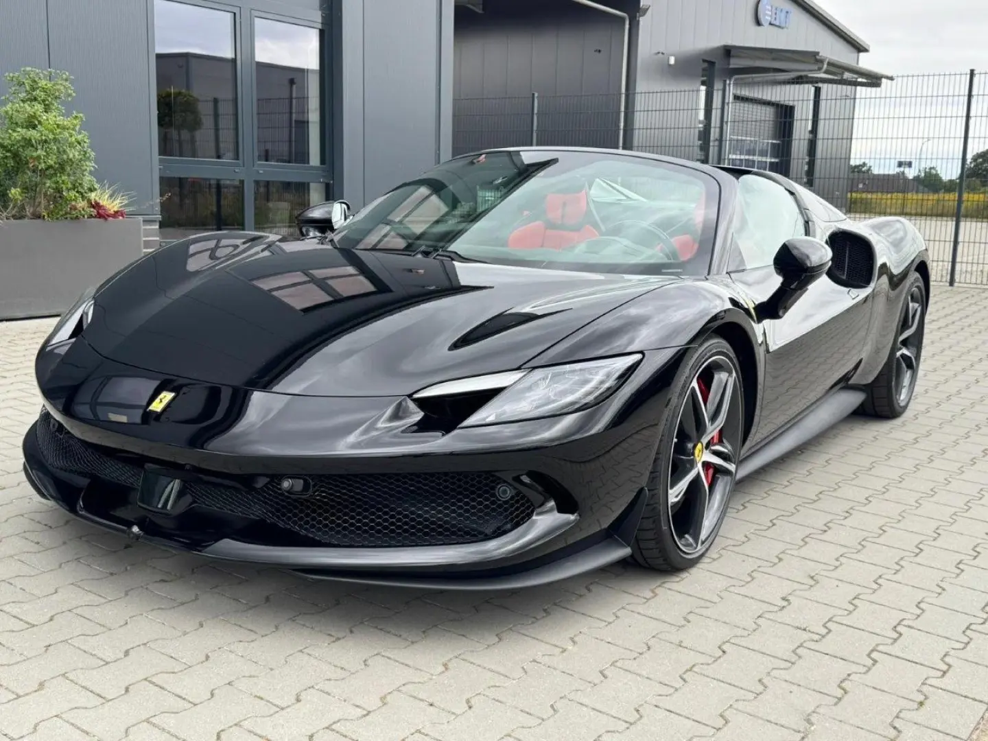 FERRARI 296 GTS CARBON BLACK/RED 2025