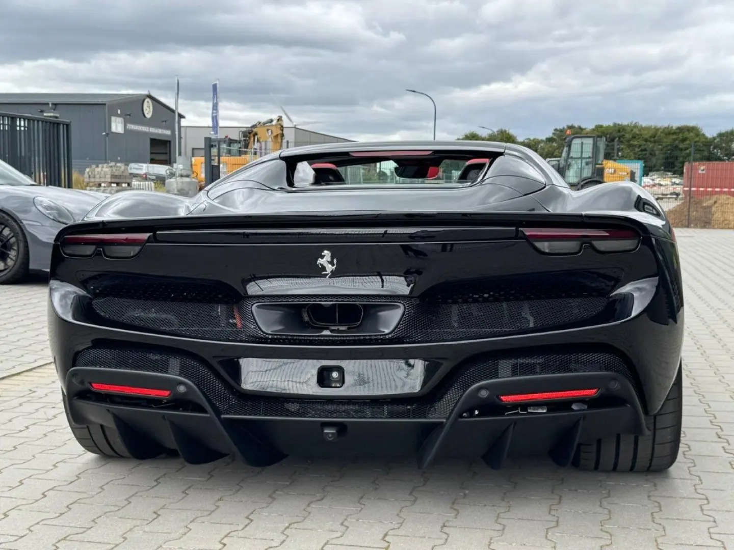 FERRARI 296 GTS CARBON BLACK/RED 2025