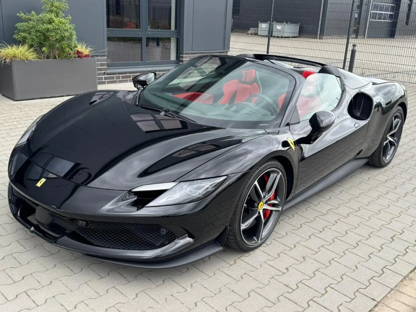 FERRARI 296 GTS CARBON BLACK/RED 2025