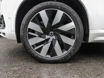 XC90 Plus Bright Recharge Plug-In Hybrid AWD T8 