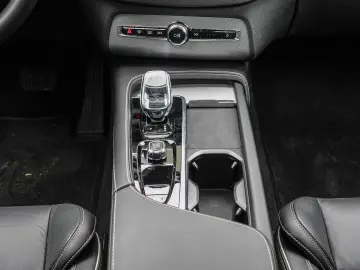 XC90 Plus Bright Recharge Plug-In Hybrid AWD T8 