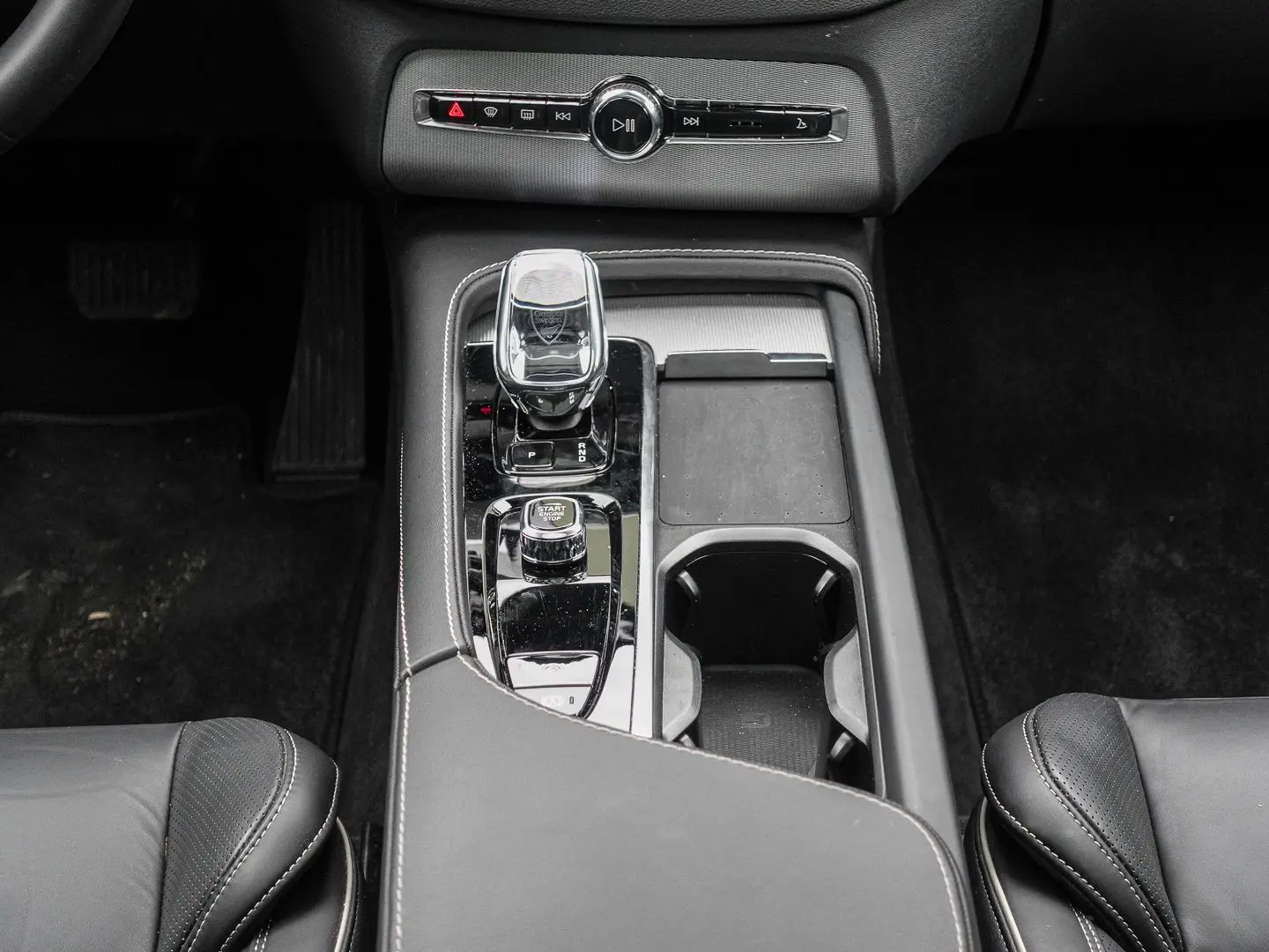 XC90 Plus Bright Recharge Plug-In Hybrid AWD T8 
