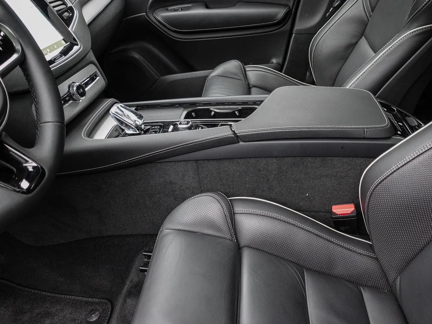 XC90 Plus Bright Recharge Plug-In Hybrid AWD T8 