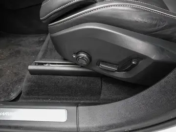XC90 Plus Bright Recharge Plug-In Hybrid AWD T8 
