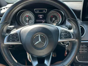 Mercedes-Benz 220