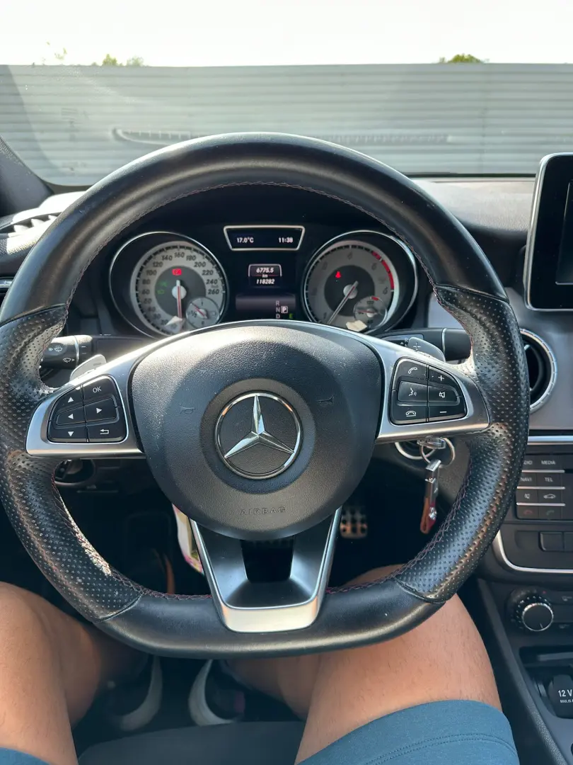 Mercedes-Benz 220