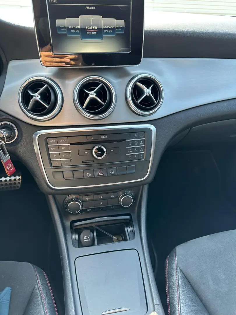 Mercedes-Benz 220