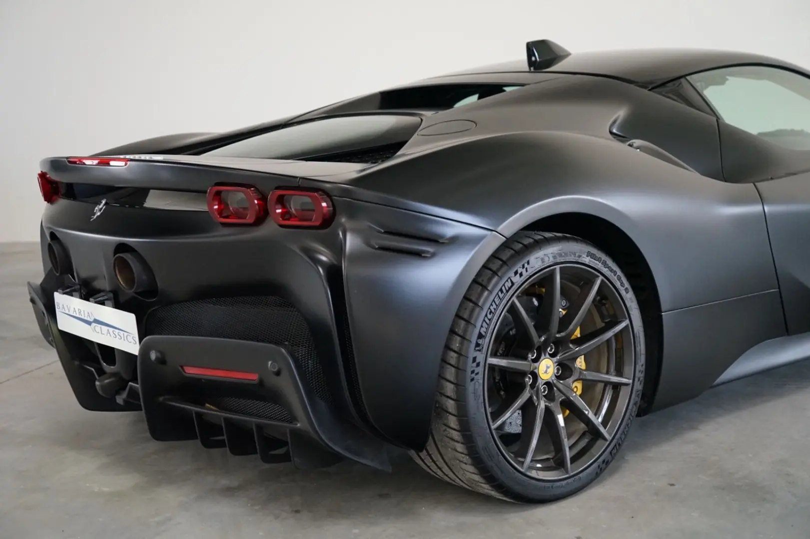 SF90 + CARBON + LIFT + JBL + CARPLAY