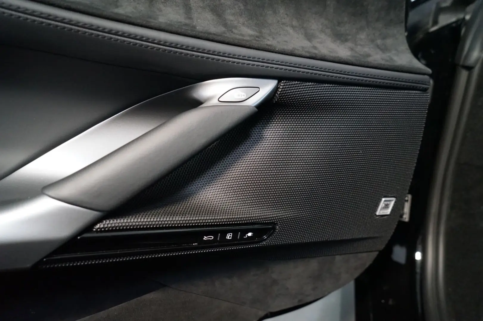 SF90 + CARBON + LIFT + JBL + CARPLAY
