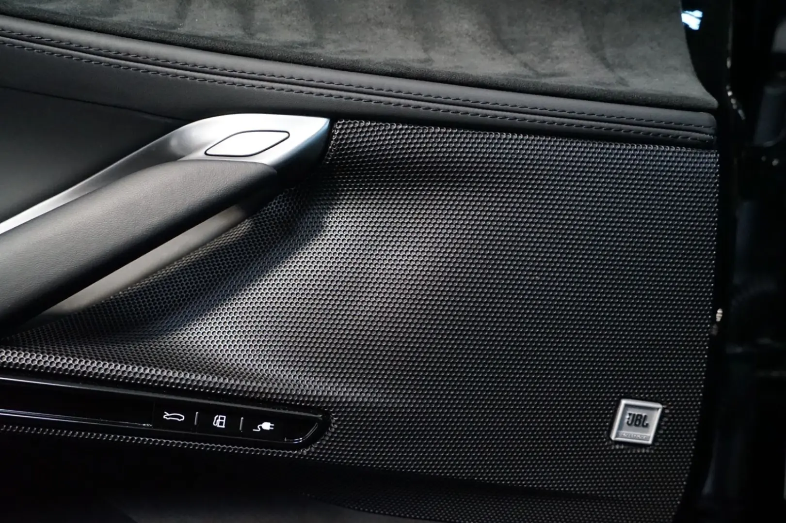 SF90 + CARBON + LIFT + JBL + CARPLAY