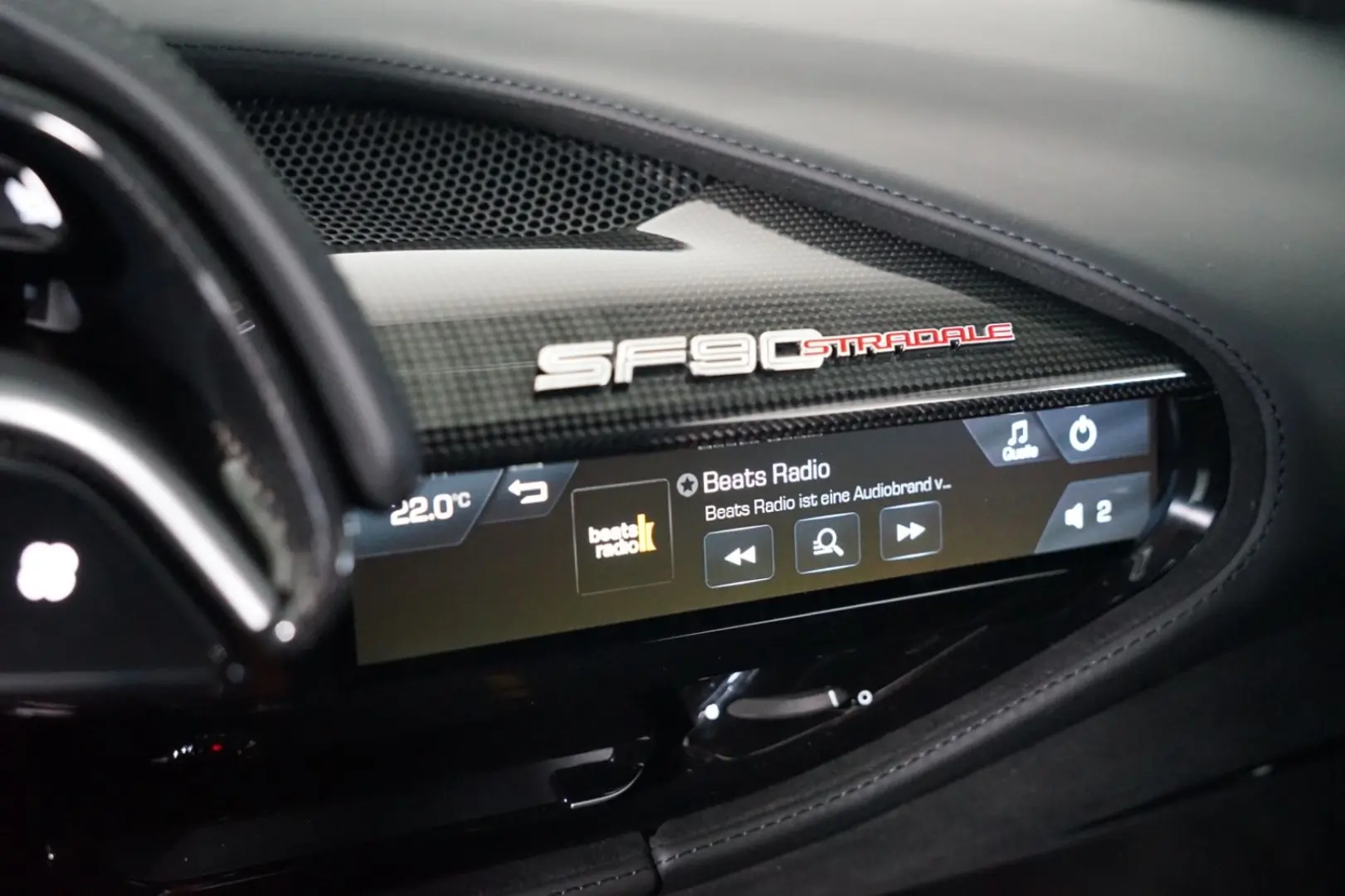 SF90 + CARBON + LIFT + JBL + CARPLAY
