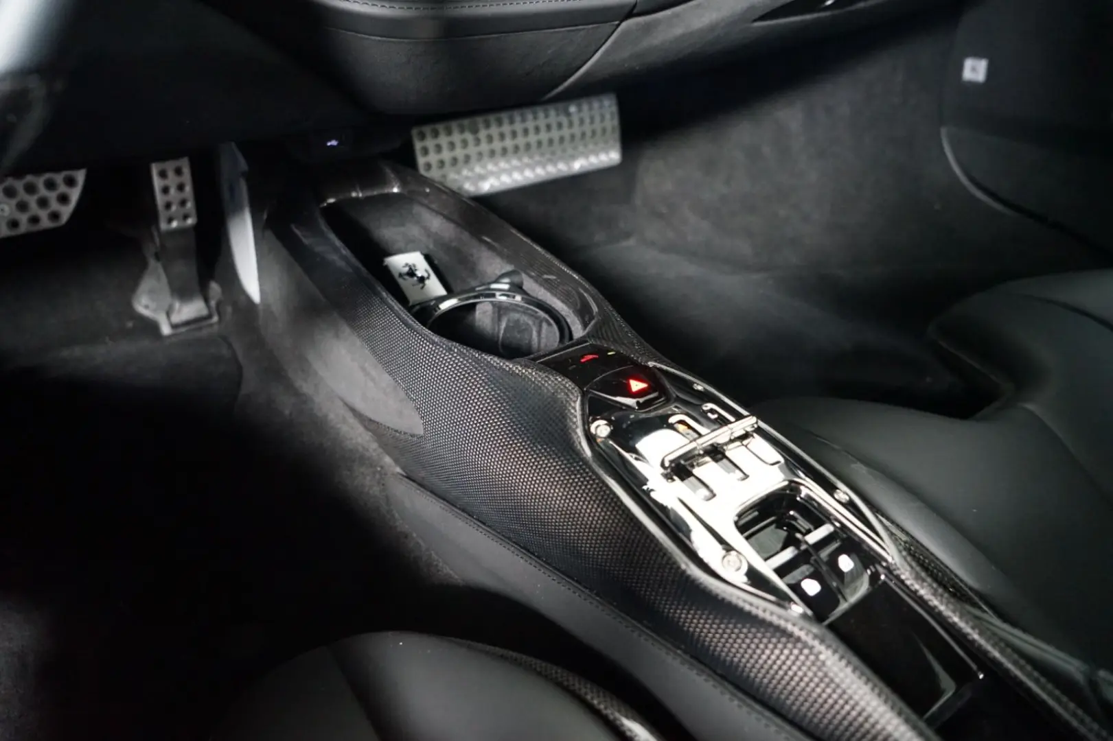 SF90 + CARBON + LIFT + JBL + CARPLAY